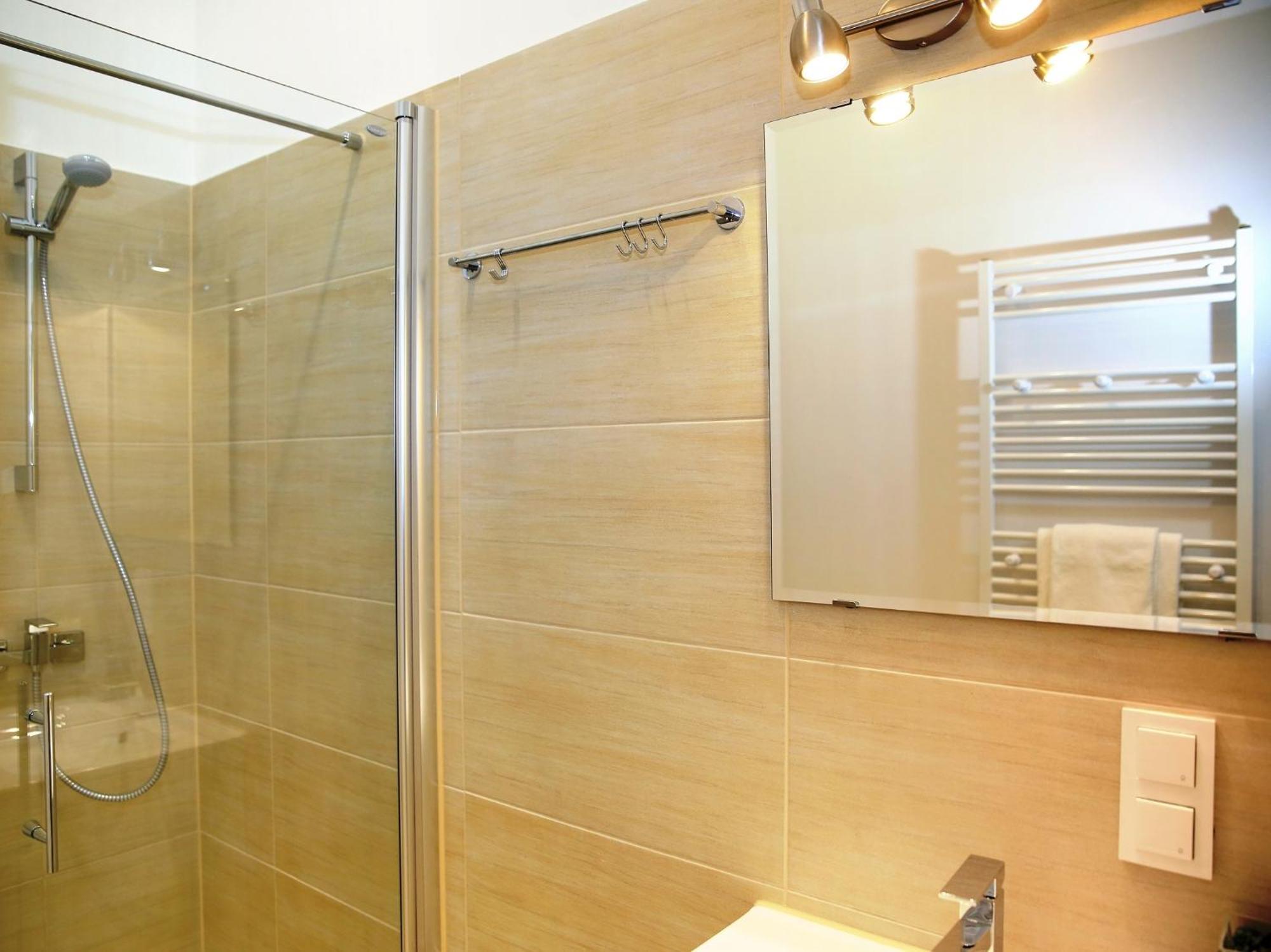 Flatprovider Comfort Eduard Apartment - Contactless Check In Wina Bagian luar foto